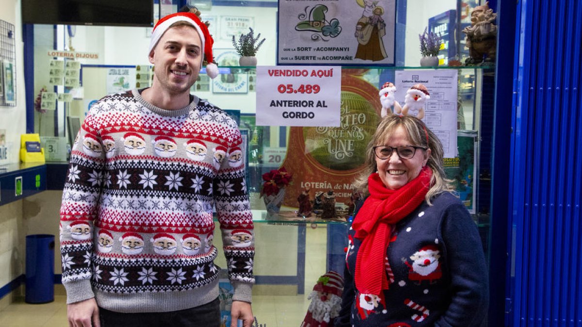 Albert Ybarz y Ana Estany, celebrando la suerte repartida en el último sorteo de Navidad.