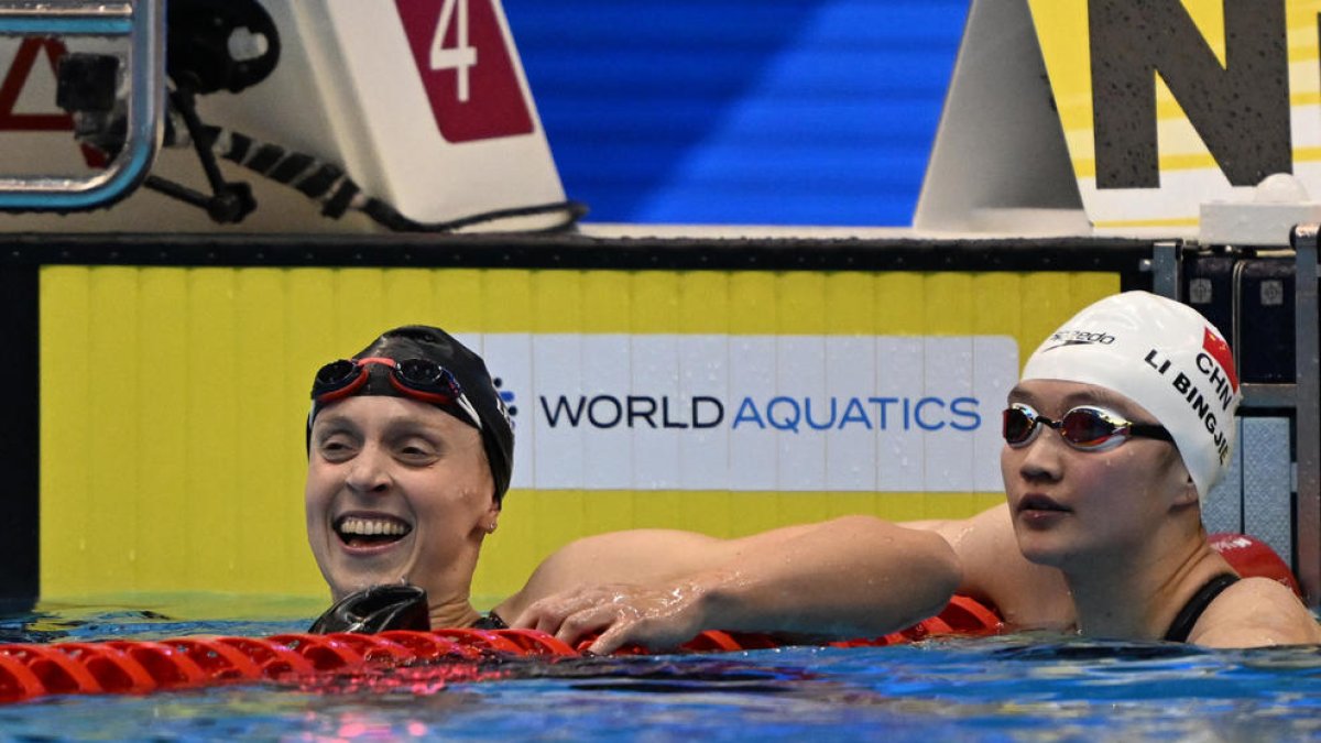 Katie Ledecky somriu després de conquerir el seu setzè títol individual en uns Mundials.
