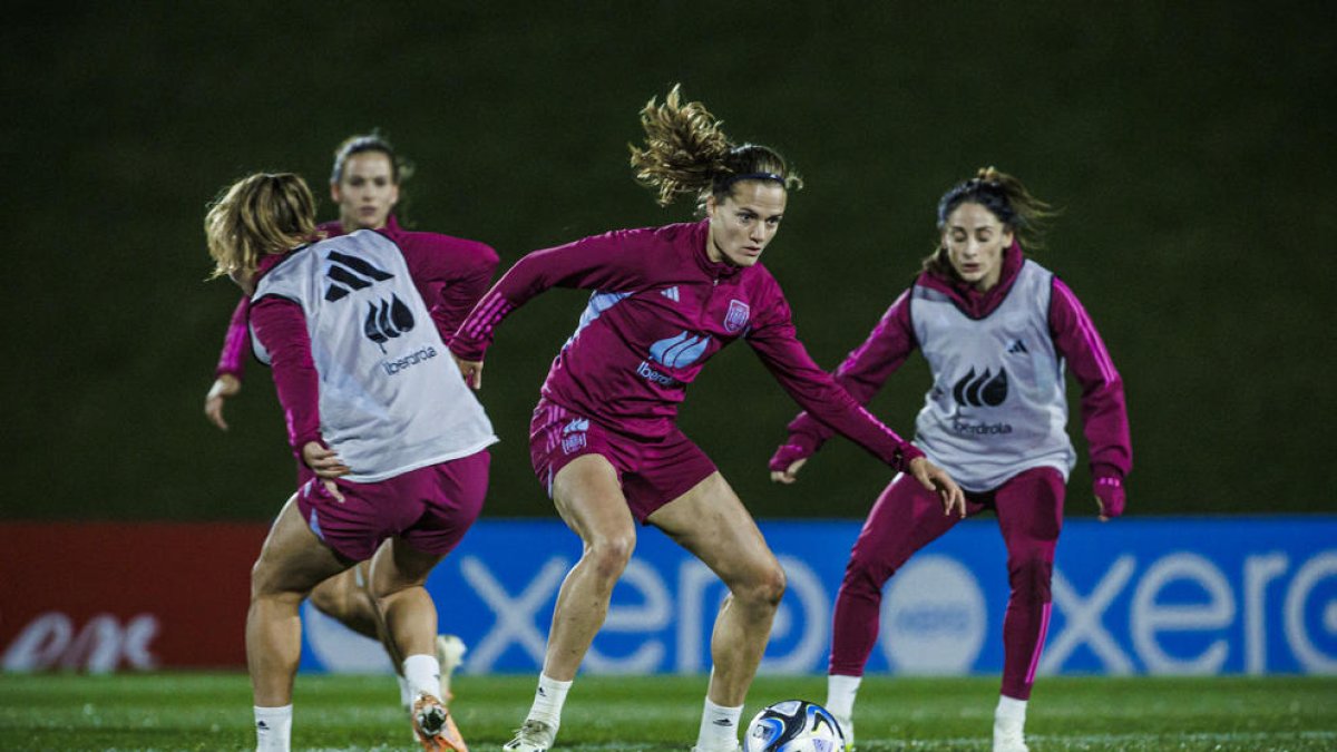 Un moment de l’entrenament d’ahir de la selecció espanyola.
