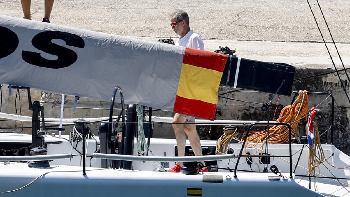 Felip VI arribant aquest dissabte a la base naval de Porto Pi.