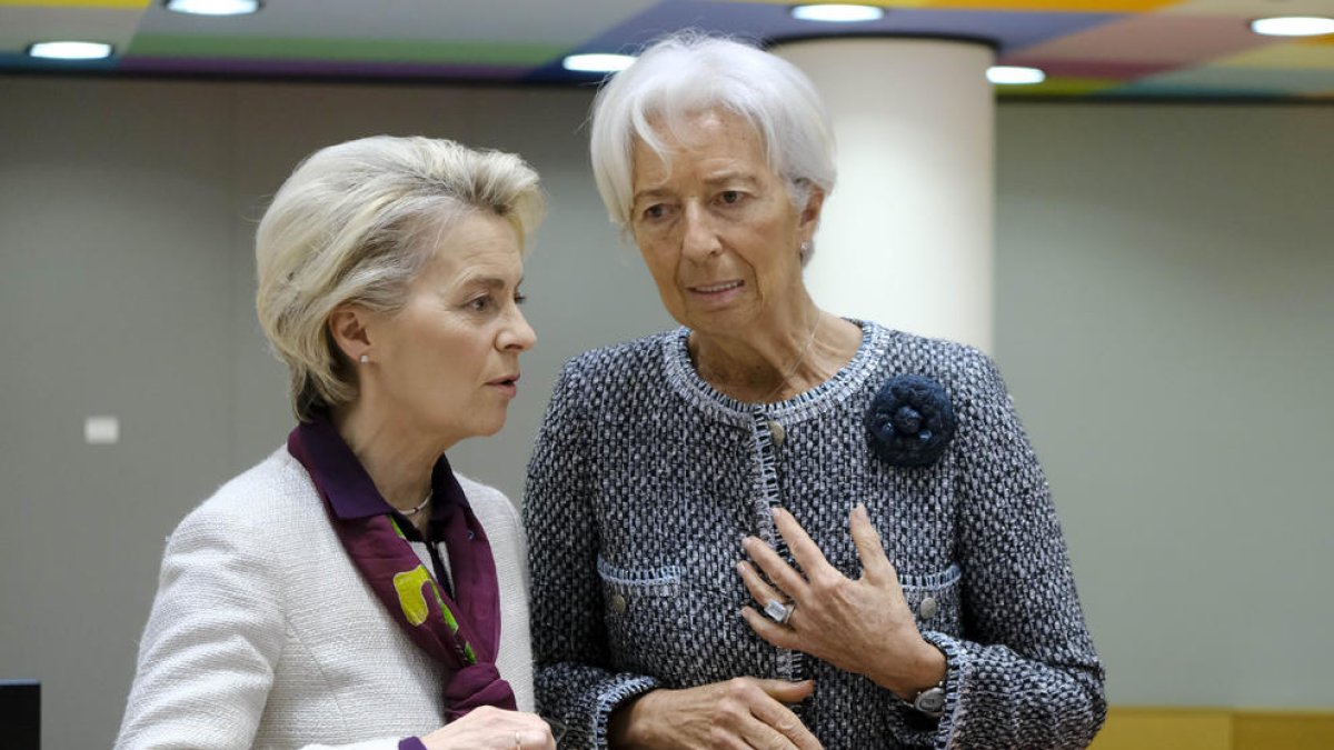La presidenta de la Comisión Europea, Ursula von der Leyen, y la  presidenta del BCE, Christine Lagarde.