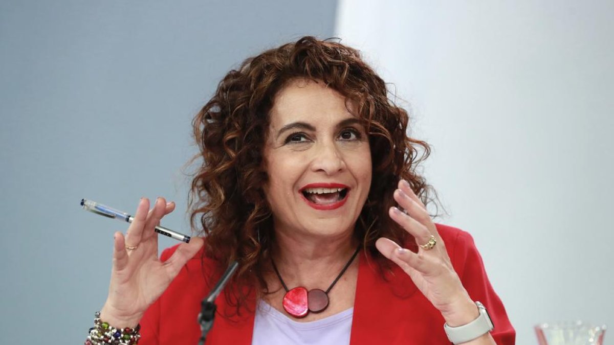 El primer pagament d'impostos a la banca i a les energètiques va sumar 1.454 milions d'urs