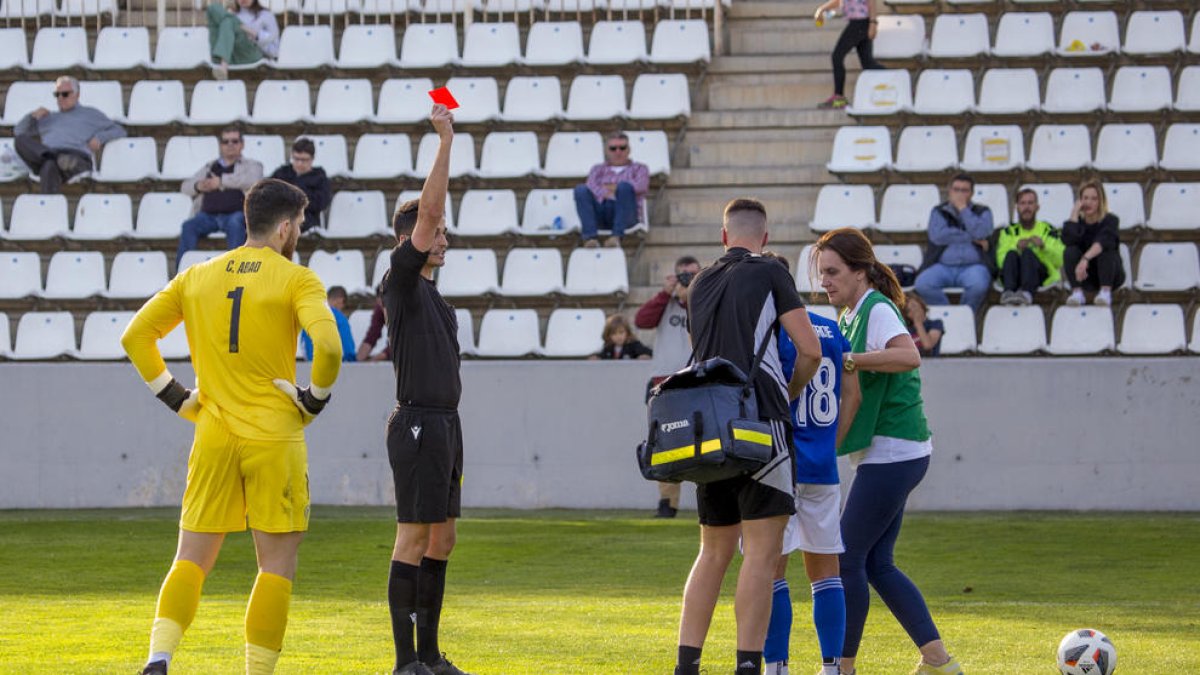 Monterde fue expulsado por doble amarilla poco después de que el Hércules se quedara con diez.