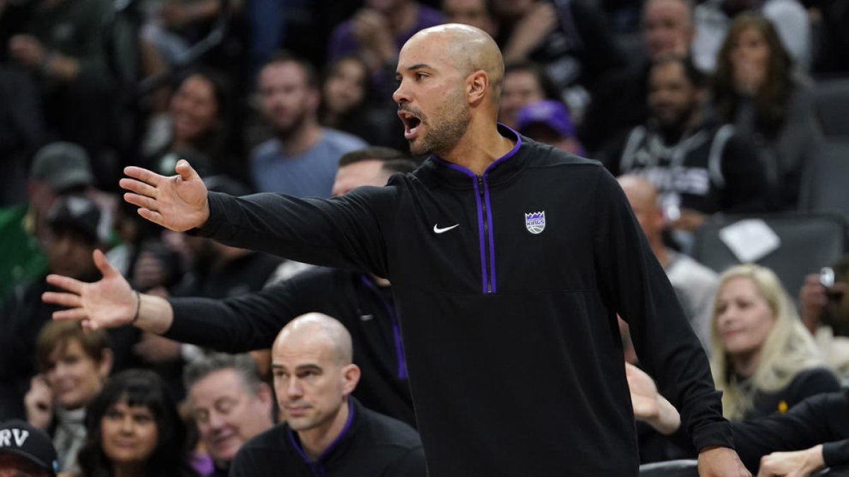 Jordi Fernández, que va ser entrenador del Sícoris, durant un partit amb els Sacramento Kings.