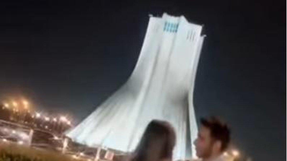 Condemnats a deu anys de presó dos joves per publicar un vídeo ballant sense vel al centre de Teheran