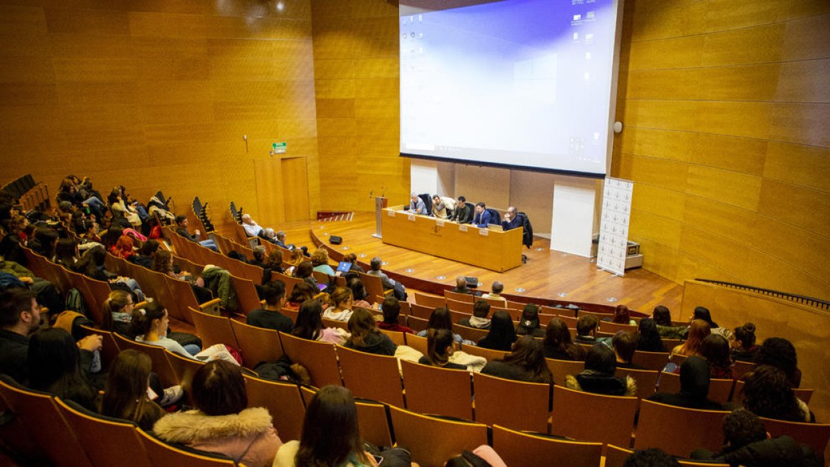 Un moment de la jornada sobre els problemes de salut mental en joves, al campus de Cappont.