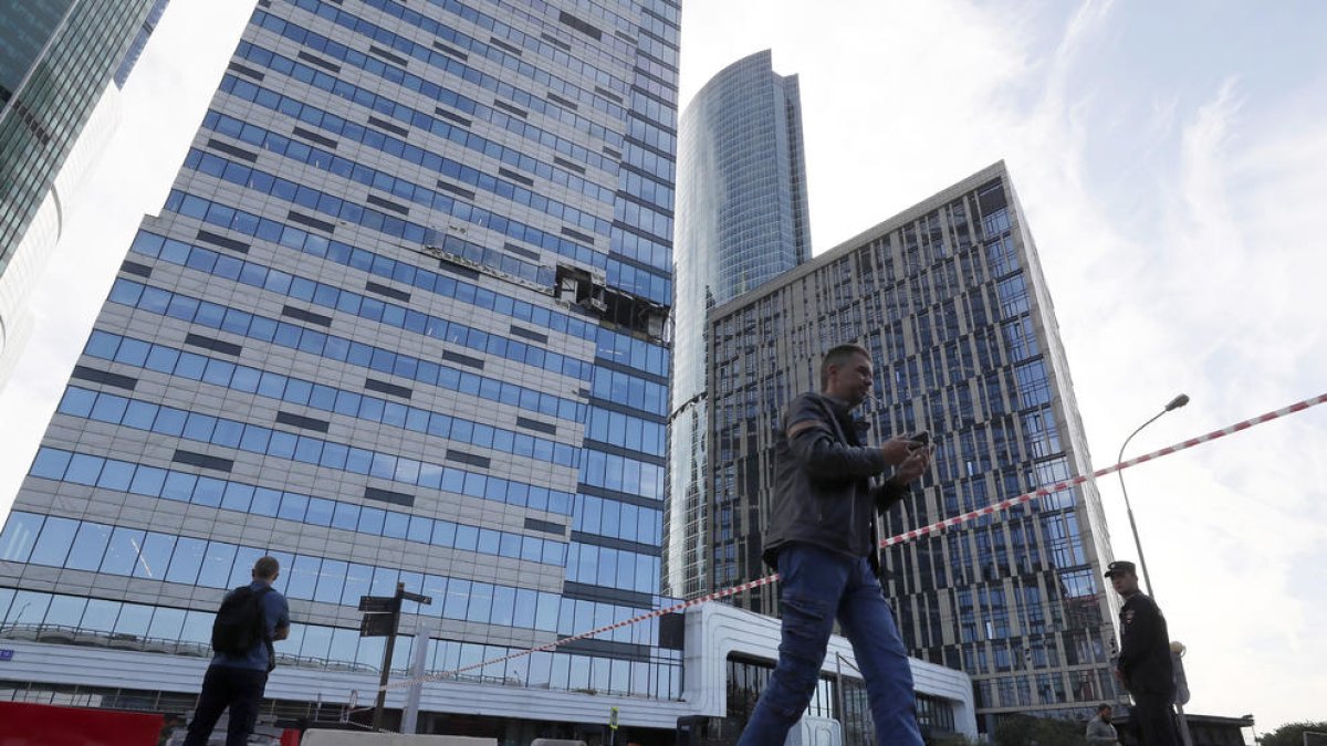 Un edificio de Moscú sufrió daños leves.