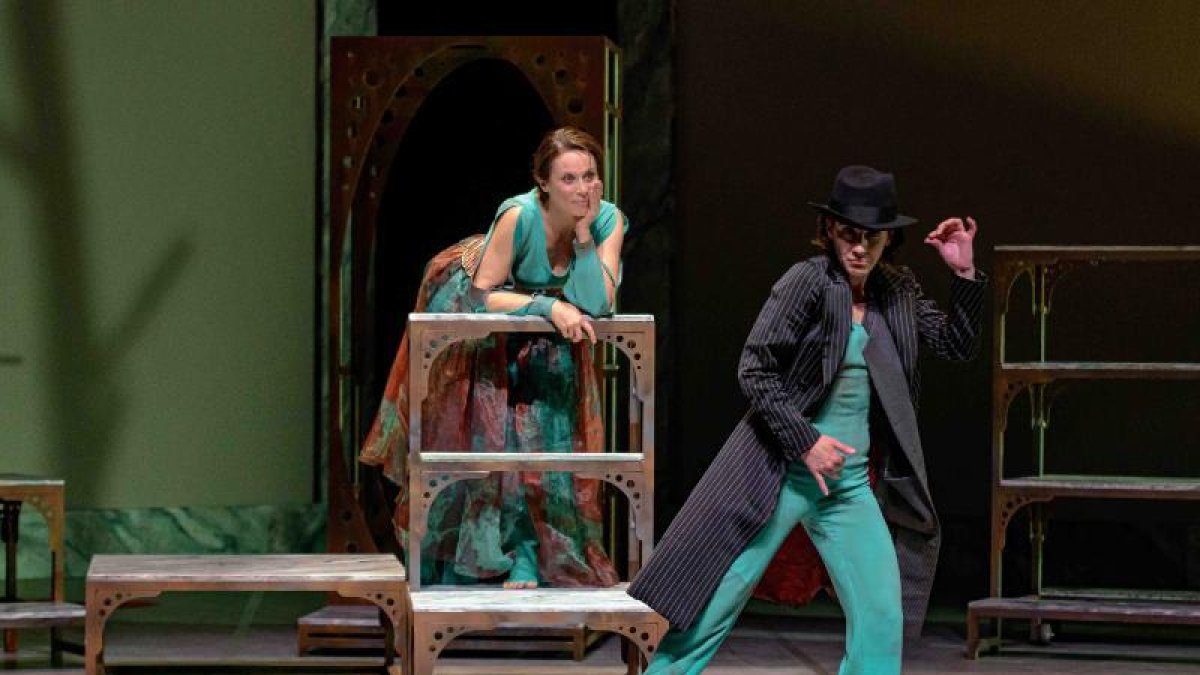 La 2 va al teatre amb 'Malvivir'