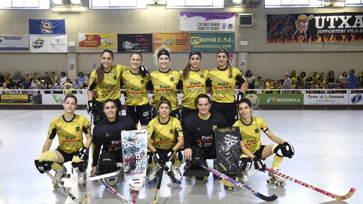 Jugadores del Vila-sana, en foto de grup abans de jugar diumenge passat davant del Gijón.