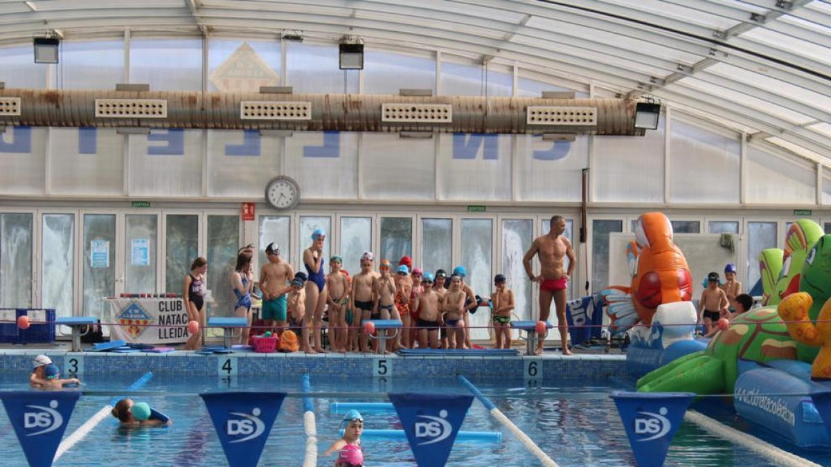 Un grup de nens i nenes, el passat dia 4 durant la jornada de portes obertes del CN Lleida.