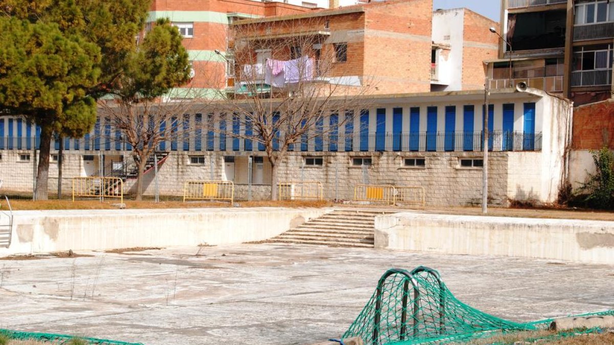 Estado actual de la piscina de las escaleras.