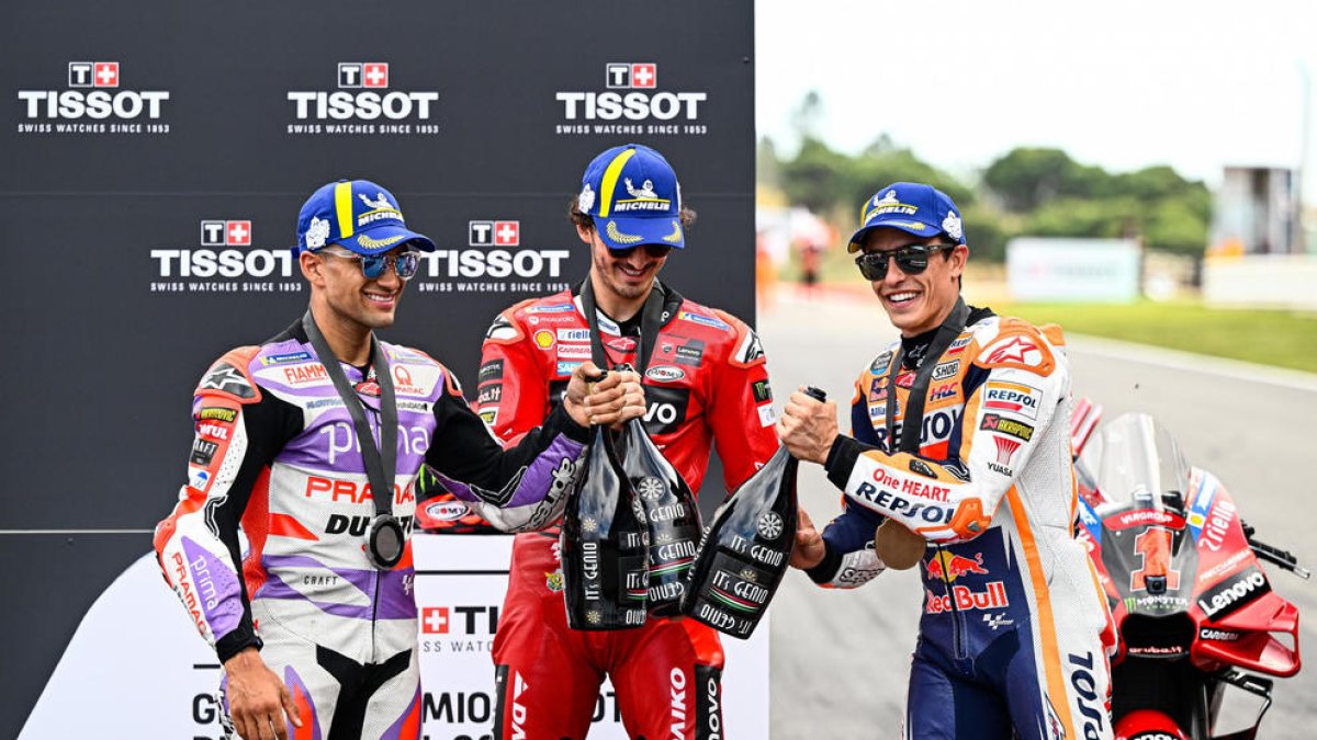Julian Martín, Pecco Bagnaia i Marc Márquez, el podi de la primera cursa esprint de la història.
