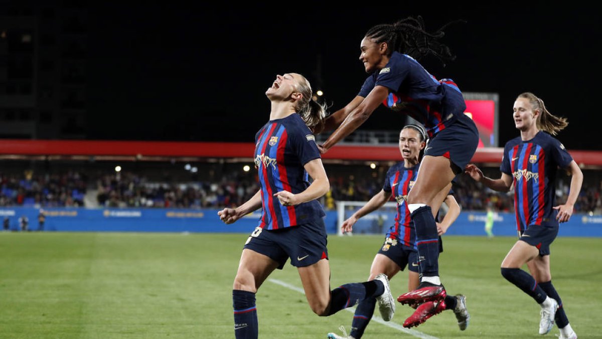 Fridolina Rolfö celebra su gol, convertido de penalti, que significó el triunfo en el clásico ante el Madrid.