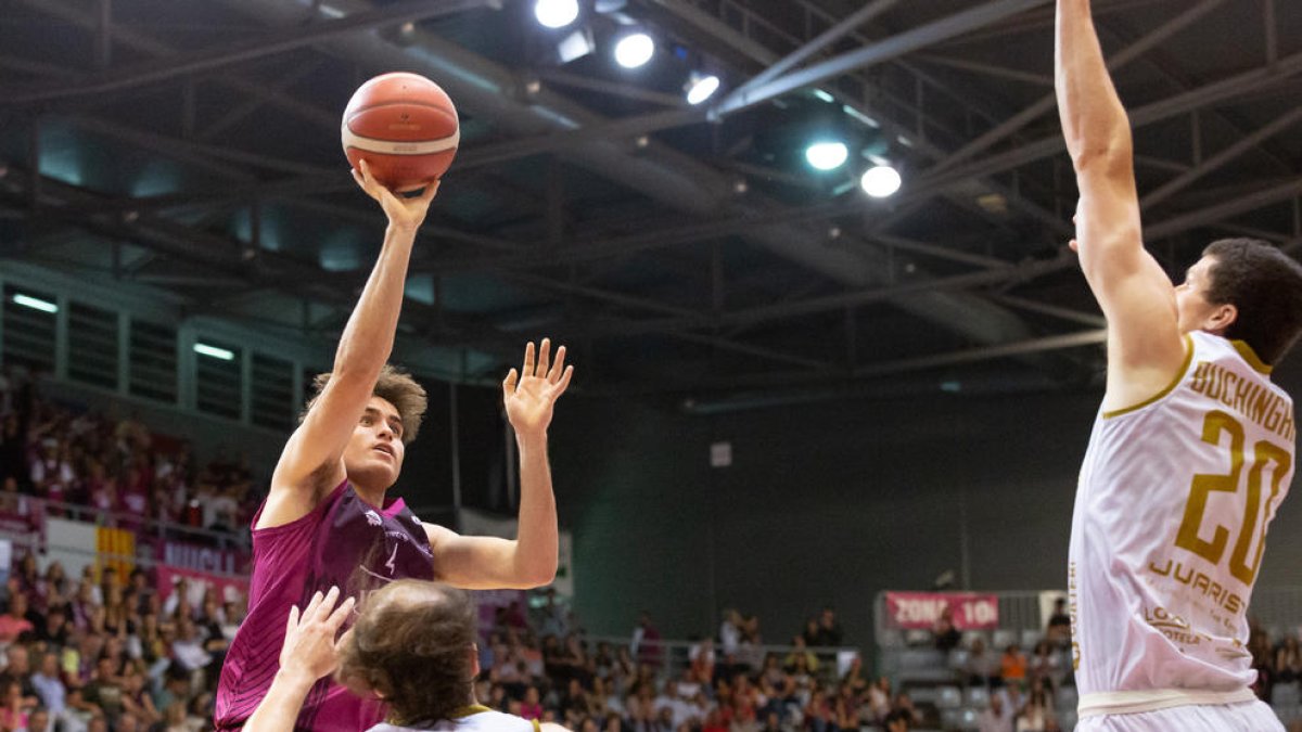 Rafa Villar entra a cistella en un partit d’aquesta temporada passada.