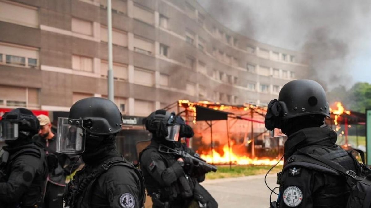 Agents de la Policia de França en les protestes contra la violència policial