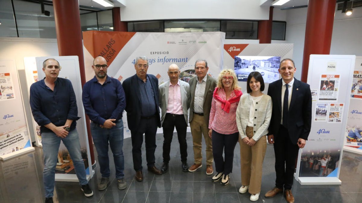 Tohá, Baró, Costa, Martí, Mullol, Cases, Cervós y Crespín, ayer tras la inauguración de la exposición en Tremp.