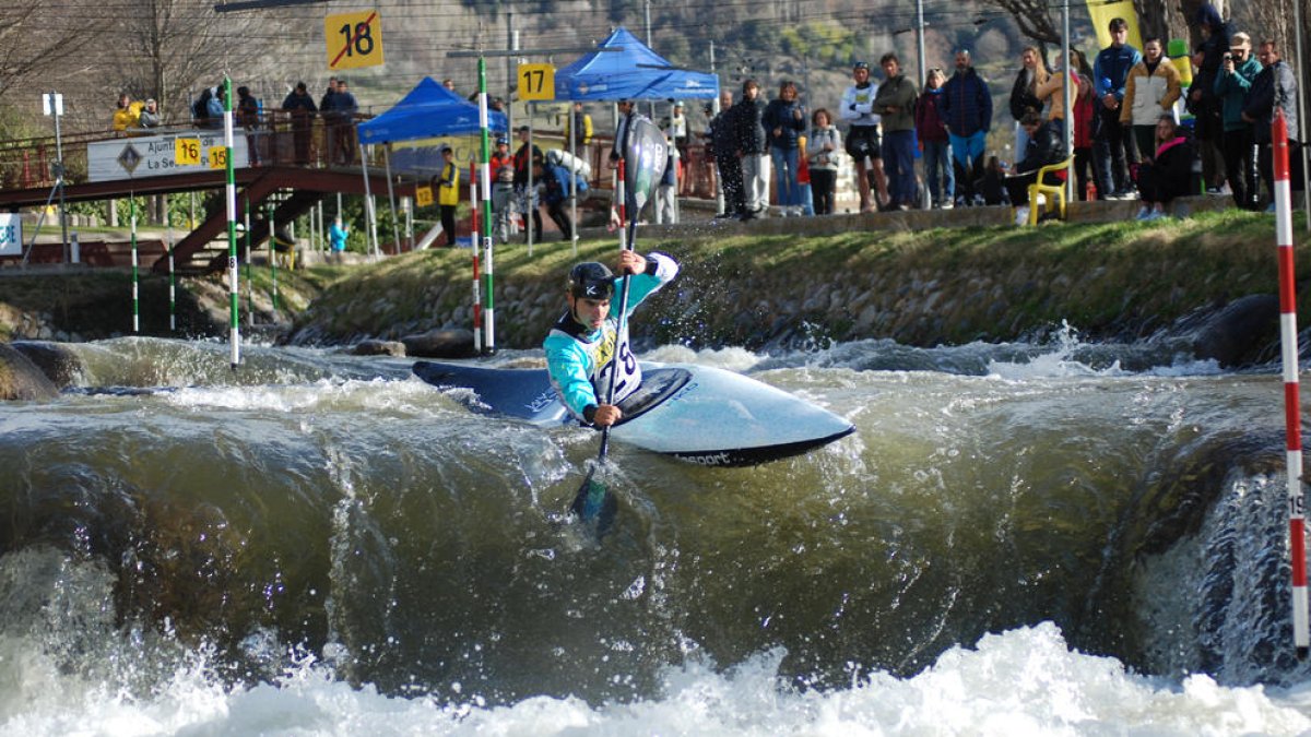 Miquel Travé, durant la final de caiac disputada ahir al Parc del Segre.