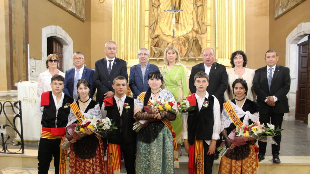 Las pubilles y los hereus, con las autoridades.