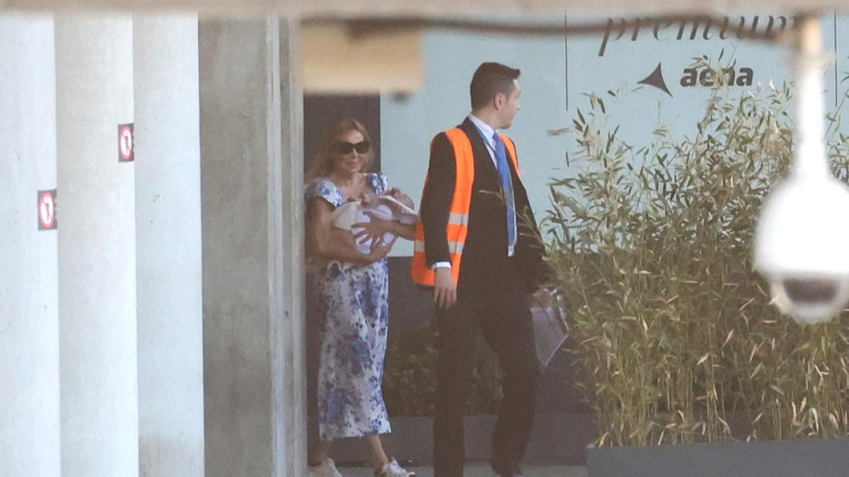 Ana Obregón ha vuelto hoy a España con su nieta Ana Sandra