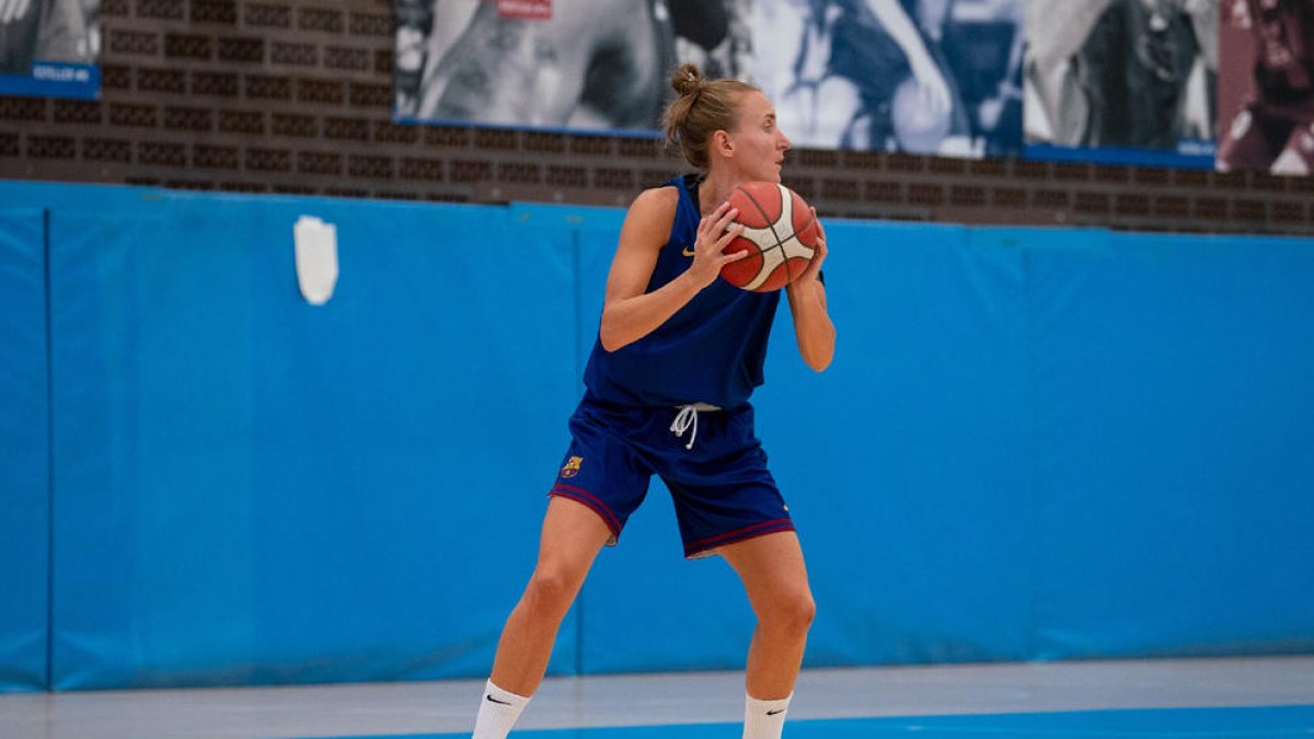 La jugadora Jelena Vucetic, en un partido con el Barça, equipo con el que empezó la temporada.