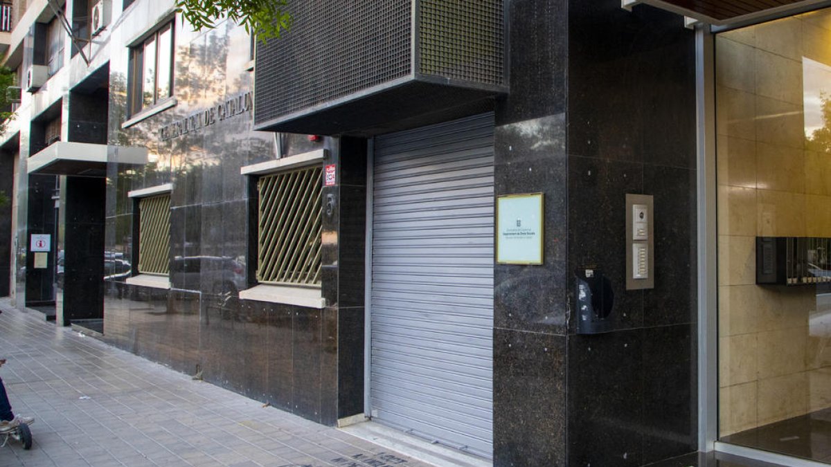 Exterior de la sede del departamento de Derechos Sociales en Lleida.