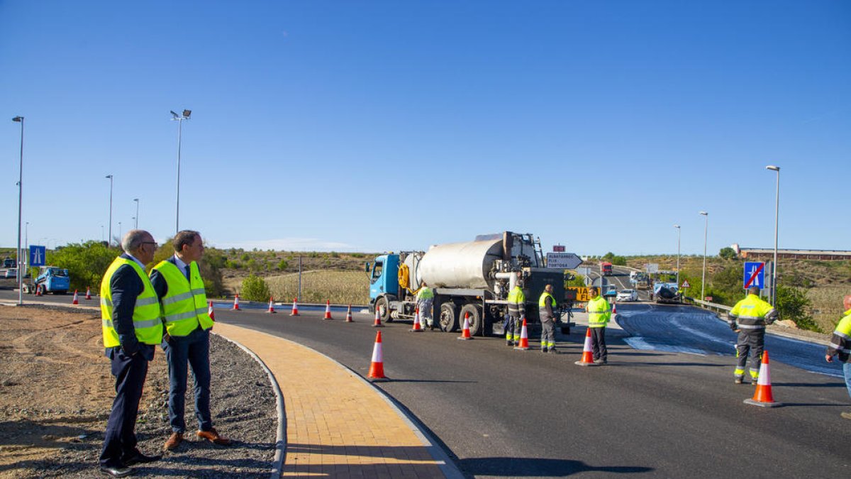 Romero i Crespín van visitar ahir les obres a la zona de l’antic peatge de Lleida ciutat.