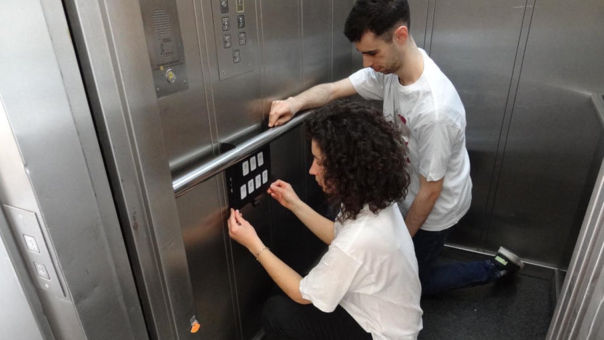 La UdL desenvolupa un dispositiu per utilitzar l'ascensor sense prémer botons