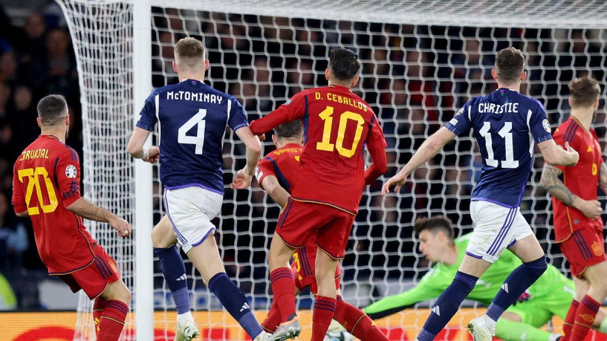 McTominay, al rematar en l’acció que va significar el segon gol escocès i el seu doblet.