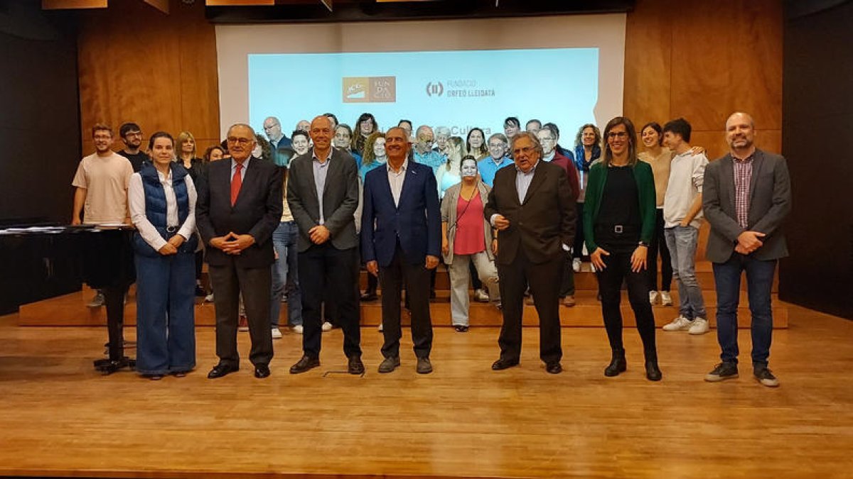 Foto de grupo de representantes de las fundaciones ICG y Orfeó, ayer tras la firma del convenio.