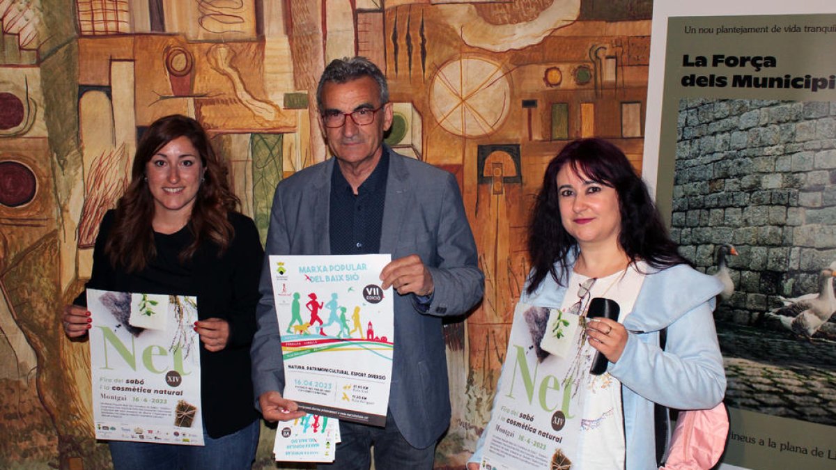 El alcalde de Montgai, en el centro, presentó ayer la Fira del sabó.