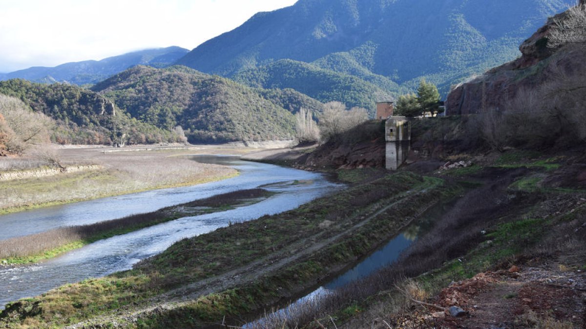 Una imagen del embalse de Oliana, en la cuenca del Segre, que se encuentra en estado de emergencia.