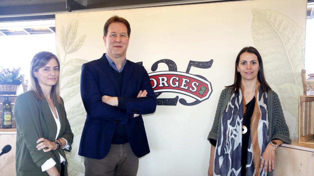 Alba Henar, Chief Corporate Strategy Officer de Borges; David Prats, presidente ejecutivo de Borges, y Victòria Morales, de recursos humanos.