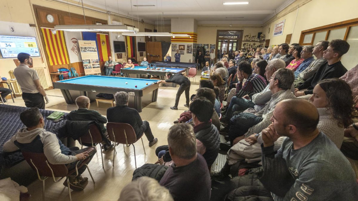 La sala va registrar un ple absolut durant tota la jornada. A la imatge, Raúl Cuenca en acció.