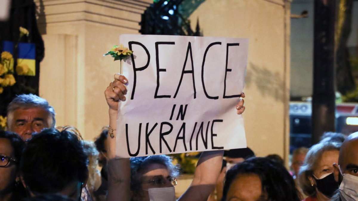 Detienen en Minsk al padre de la niña rusa que hizo un dibujo antibélico, según medios