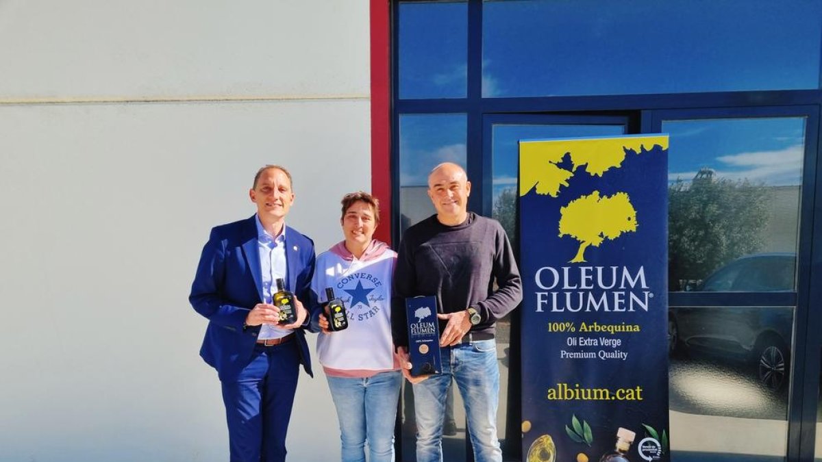 Crespín, amb els guardonats del molí Albium.