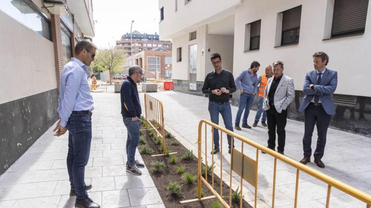Postius y Castro en su visita a las obras de la calle Girona.