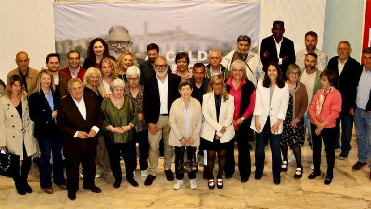 Foto de grupo de los integrantes de la lista electoral del PSC para las próximas municipales.