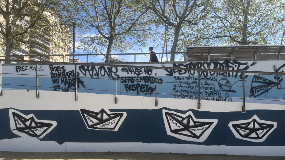 Así amaneció el mural de la canalización del río al día siguiente de pintarse.
