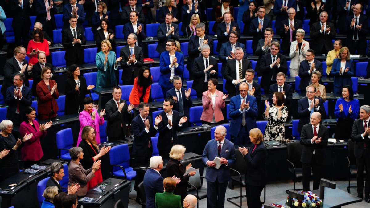 Carlos III, primer monarca británica en hablar en el Bundestag.
