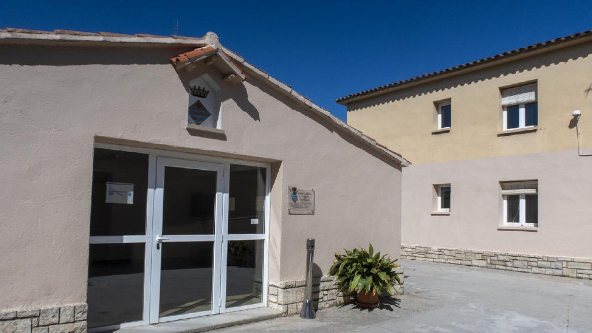 Imagen de la antigua Caserna en Guissona que acogerá ahora servicios del CAP.