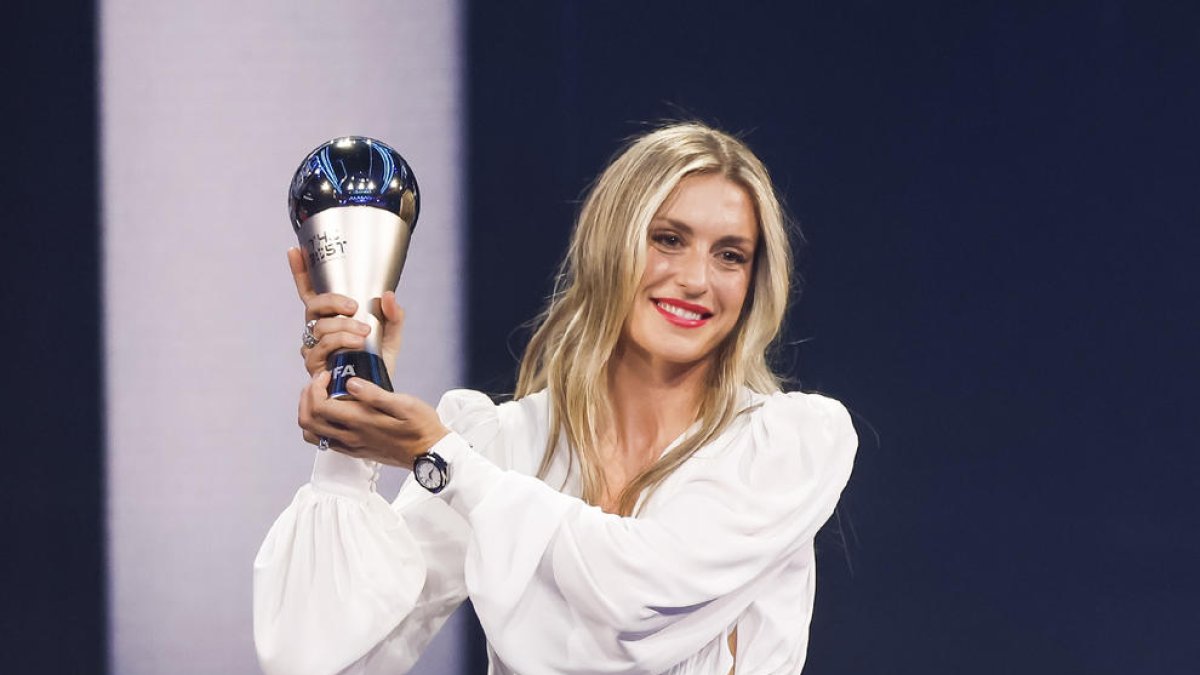 Alexia Putellas i Leo Messi, amb els seus trofeus ahir a la nit a la gala de la FIFA.