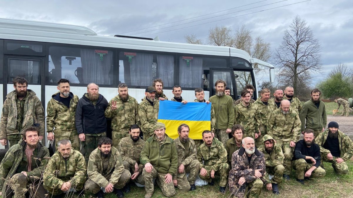 Presoners ucraïnesos que van tornar a casa en un intercanvi.