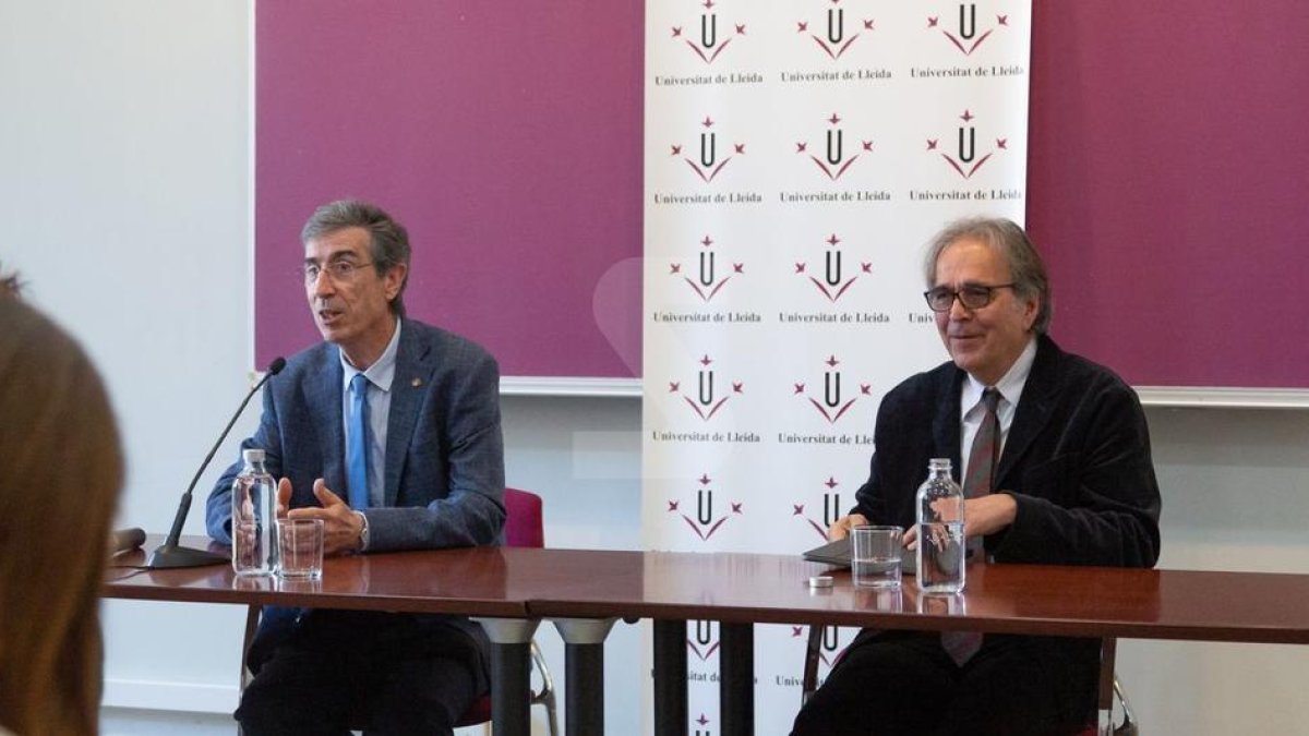 El Ministro de Universidades, Joan Subirats, y el rector de la Universitat de Lleida, Jaume Puy, en una reunión a la UdL.