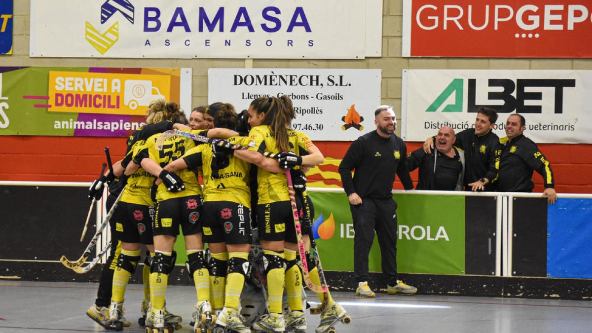 Jugadoras del Vila-sana celebran el sábado su clasificación.