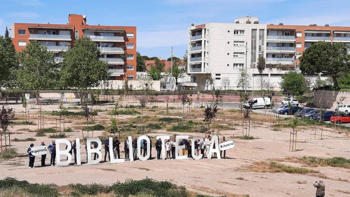 Un momento de la acción de la asociación de vecinos.
