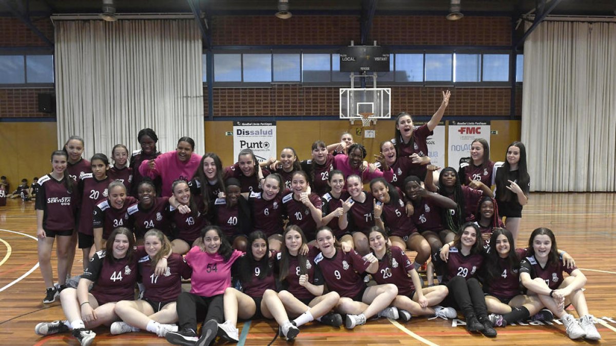 Representació de les jugadores cadets, moltes d’elles del projecte Meraki.