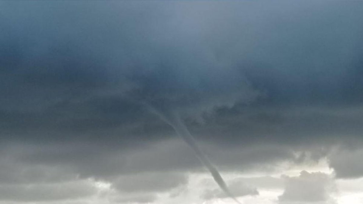 Una tempesta provoca un petit tornado a Preixana