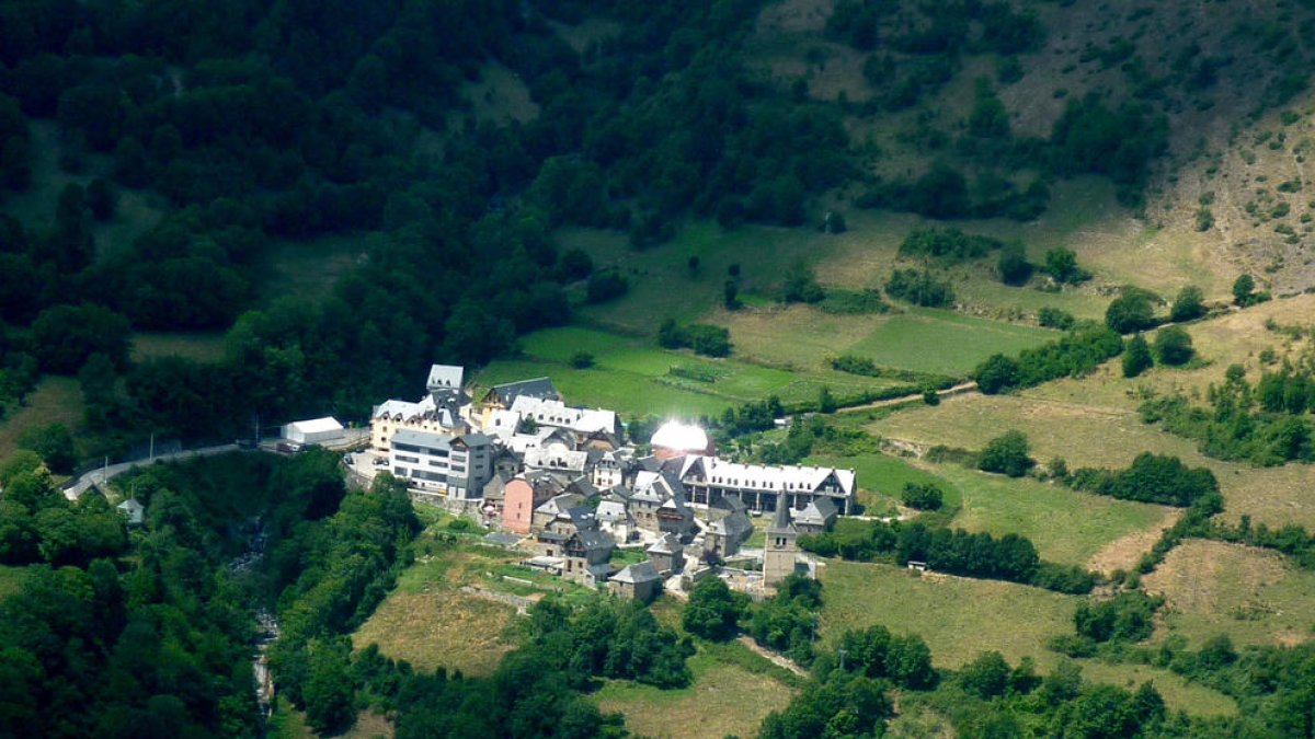 Vista del poble de Casau.