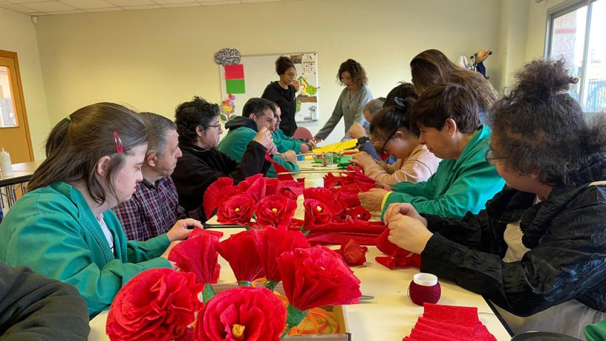 Rosas de papel para celebrar Sant Jordi