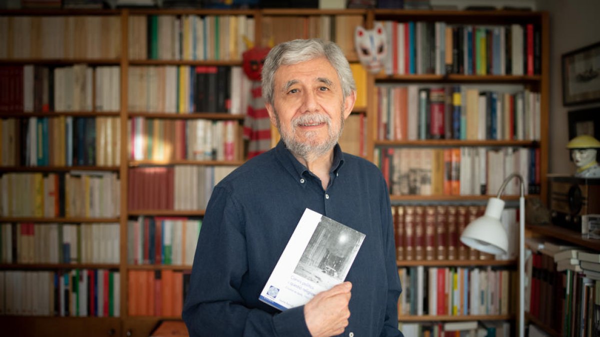 Jaume Barrull Pelegrí, en el despacho de su casa, en Lleida.